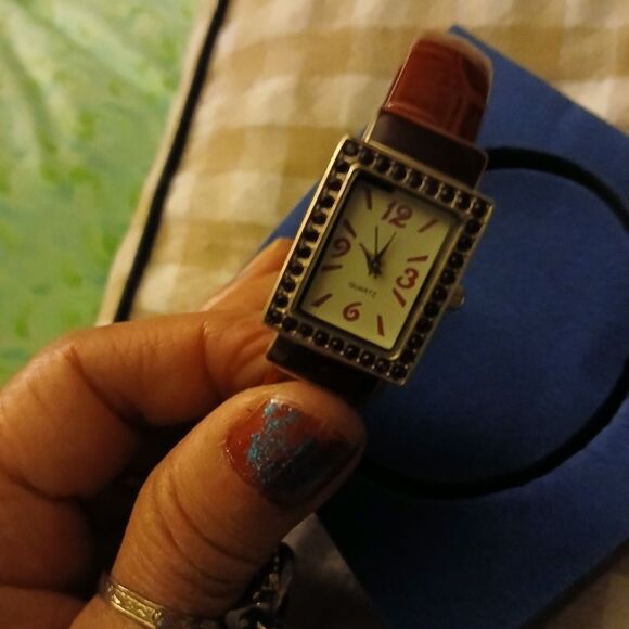 Vintage Avon Watch NIB NEVER USED - Picture 1 of 8